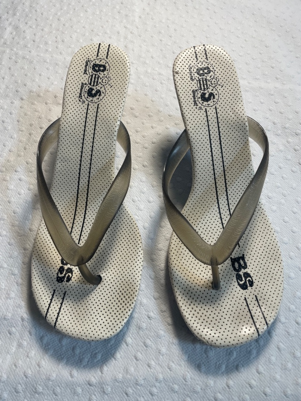 BES Kitten heel Flip Flops W9
Retro 90s Vintage 🔥🔥🔥 - Picture 2 of 3